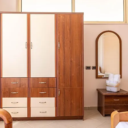 Radhima Res 8 - Two Bedroom, Sea View & Kitchen Appartement *