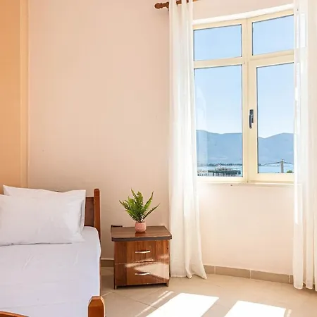 Appartement Radhima Res 8 - Two Bedroom, Sea View & Kitchen Vlorë